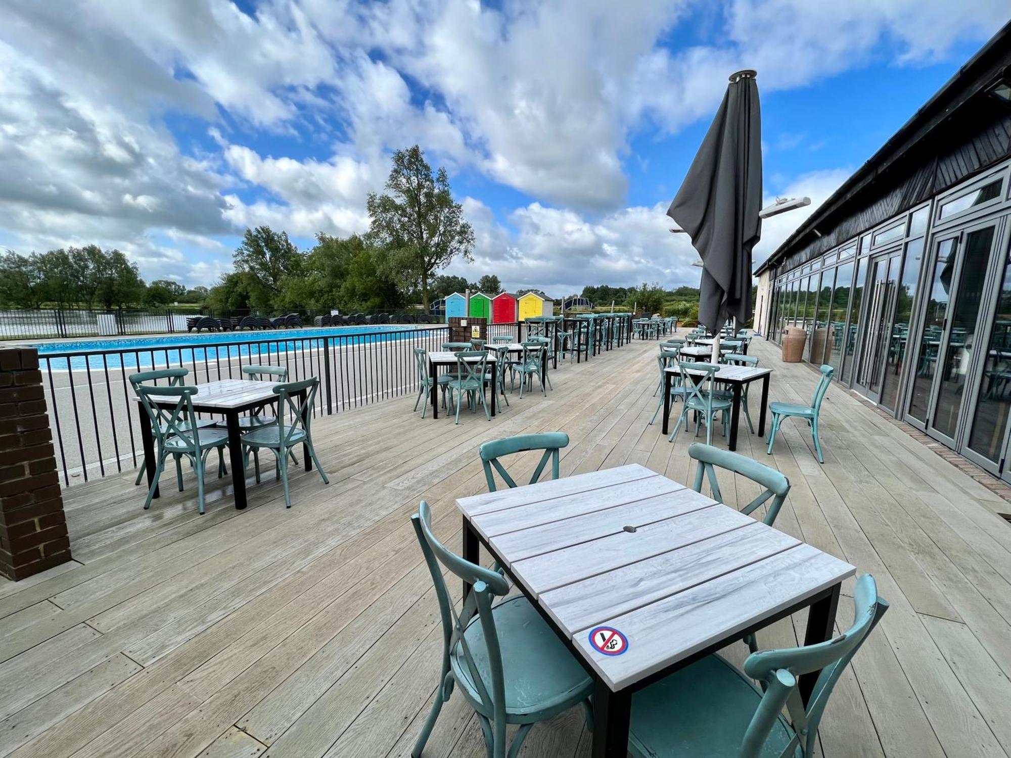 Paws Lodge, Hot Tub, Pet Friendly South Cerney Exterior foto